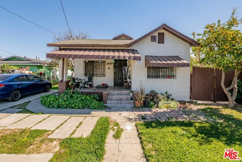 8818 Bandera, Los Angeles, CA 90002