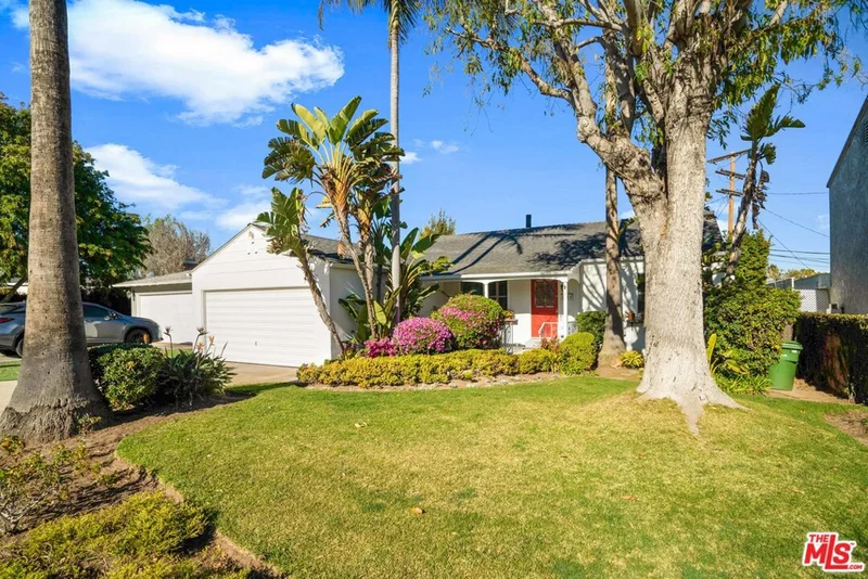 8714 Glider, Los Angeles, CA 90045