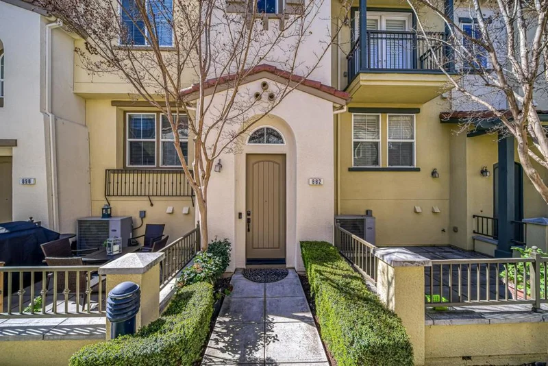 882 Claridad, Milpitas, CA 95035