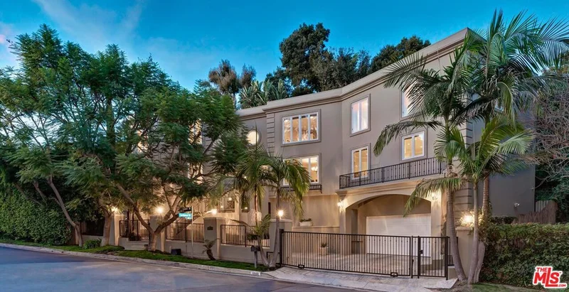 1040 Brooklawn, Los Angeles, CA 90077