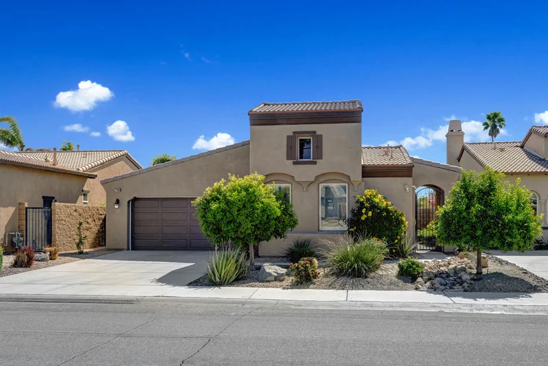 77045 New York, Palm Desert, CA 92211