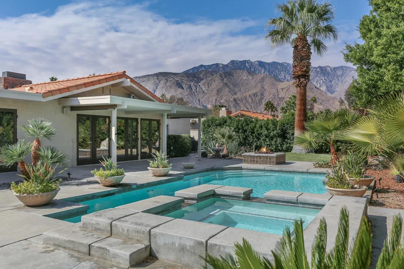 1040 El Conquistador, Palm Springs, CA 92262