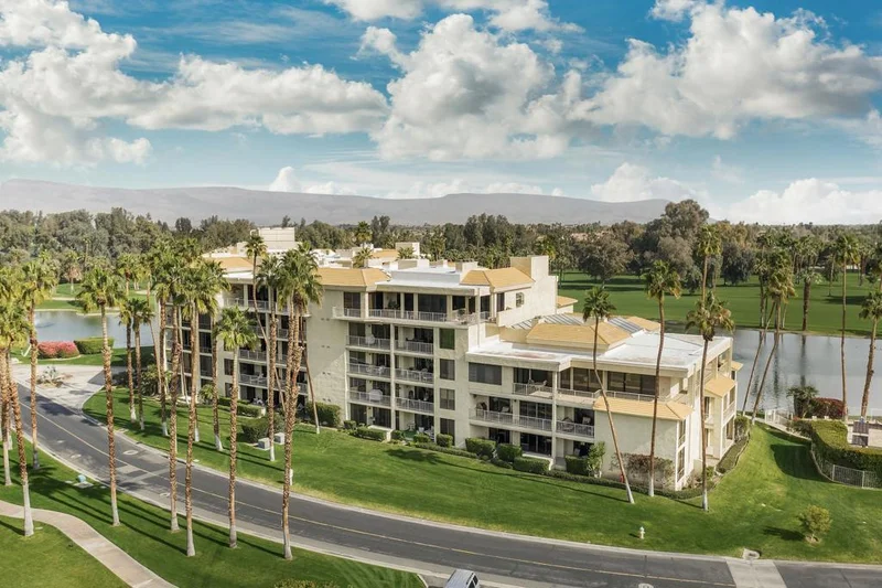 910 Island #214, Rancho Mirage, CA 92270