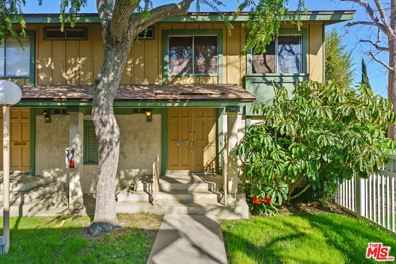 18951 Kittridge #88, Reseda, CA 91335