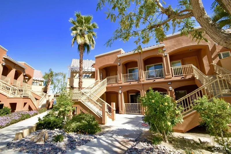 45245 Seeley #15F, La Quinta, CA 92253