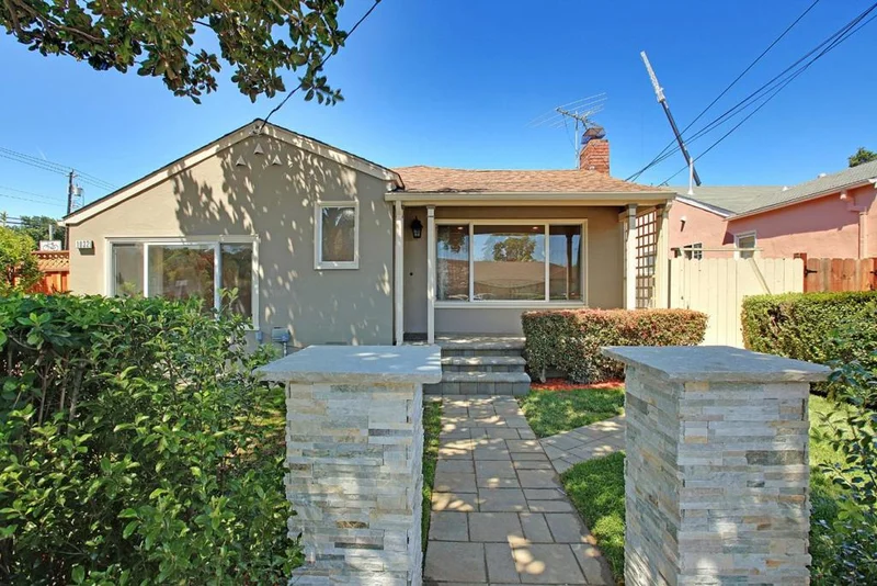 1032 Toyon, Burlingame, CA 94010