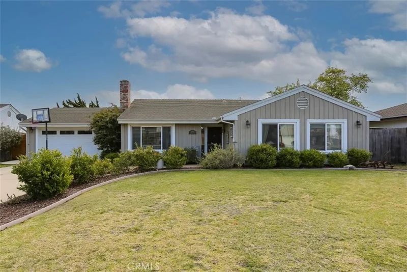 1186 Village Drive, Santa Maria, CA 93455