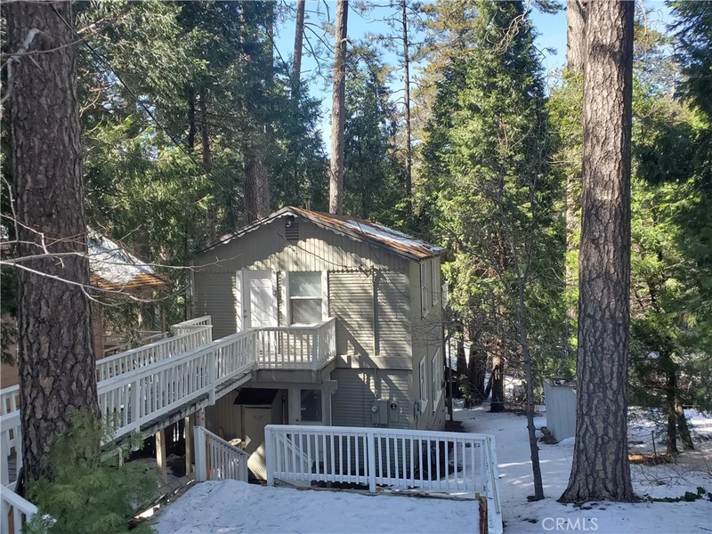 22816 Laurel, Crestline, CA 92325