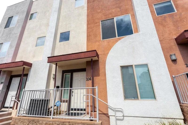 300 Tesoro #104, Escondido, CA 92025