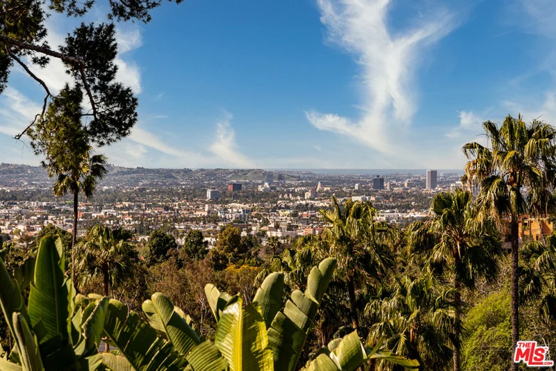 2566 Aberdeen, Los Angeles, CA 90027