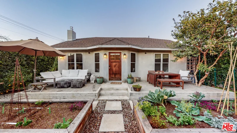 4567 St Charles, Los Angeles, CA 90019