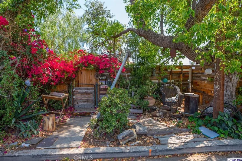 10338 Rainier, Sun Valley, CA 91352