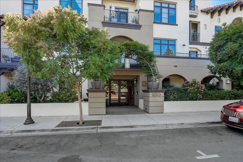 100 1st #106, Los Altos, CA 94022