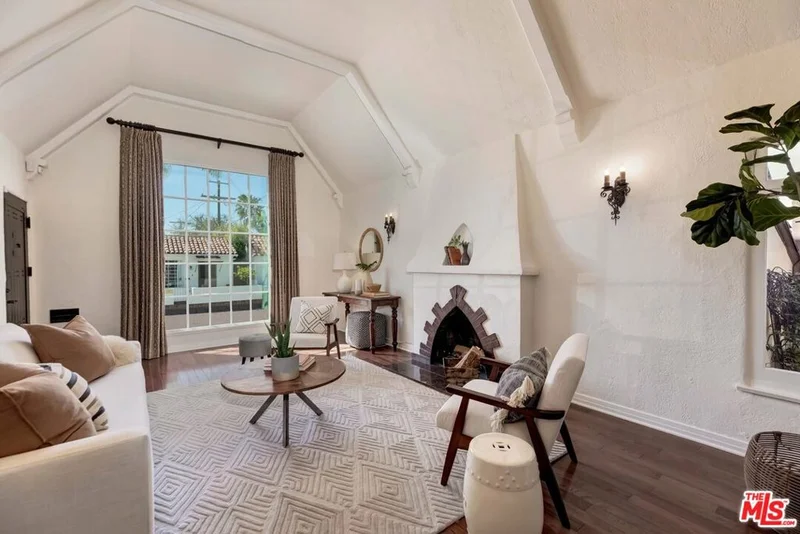 7709 Waring Avenue, Los Angeles, CA 90046