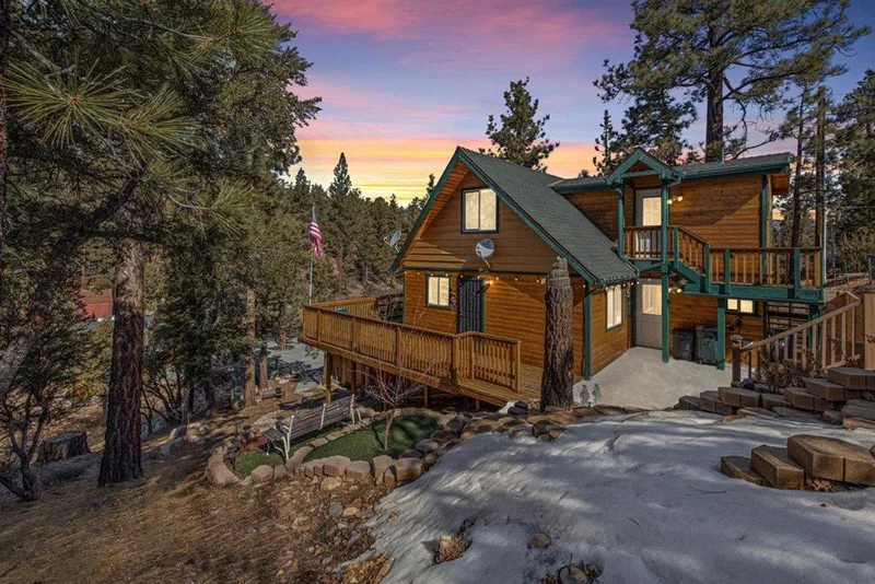 425 Sawmill Canyon, Sugarloaf, CA 92386