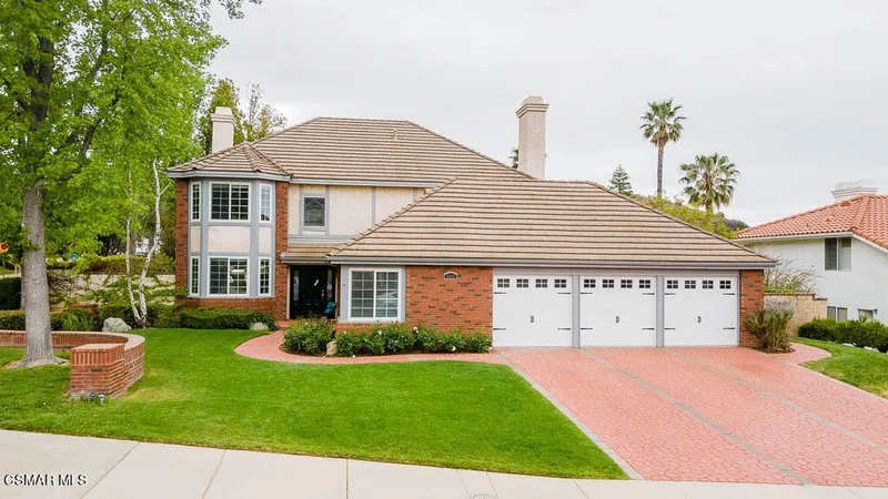 5480 Bromely, Oak Park, CA 91377