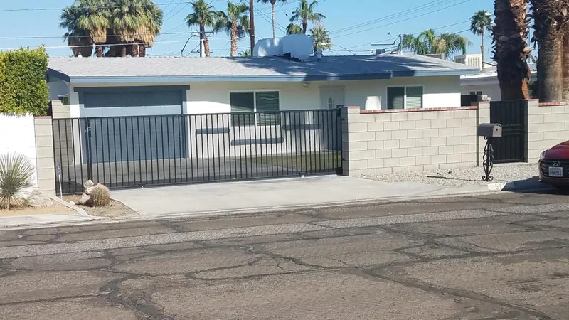 512 Calle Marcus, Palm Springs, CA 92262