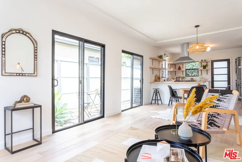 4208 Franklin, Los Angeles, CA 90027