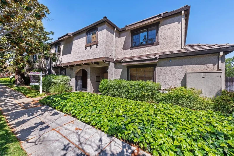 103 Cuesta, Los Altos, CA 94022