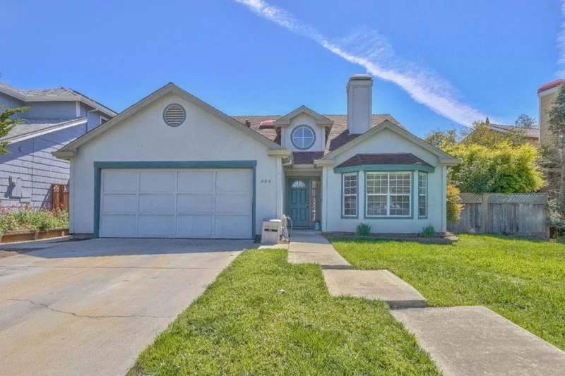 904 Lexington, Salinas, CA 93906