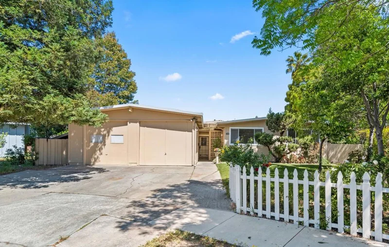 10165 Vicksburg, Cupertino, CA 95014