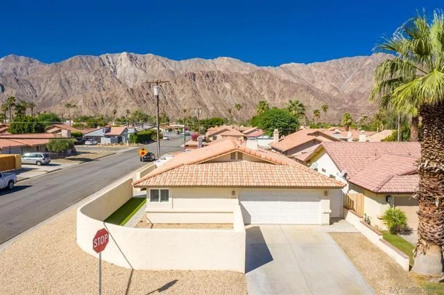 51985 Avenida Mendoza, La Quinta, CA 92253