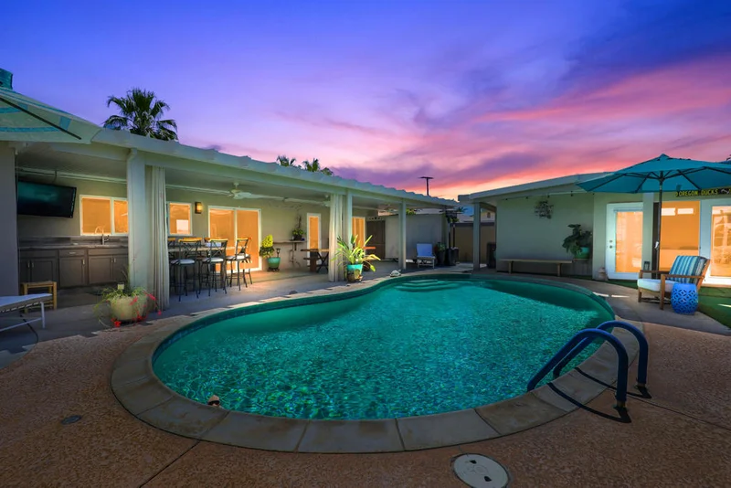 43325 Illinois, Palm Desert, CA 92211