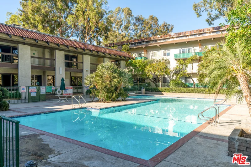 5460 White Oak #F203, Encino, CA 91316