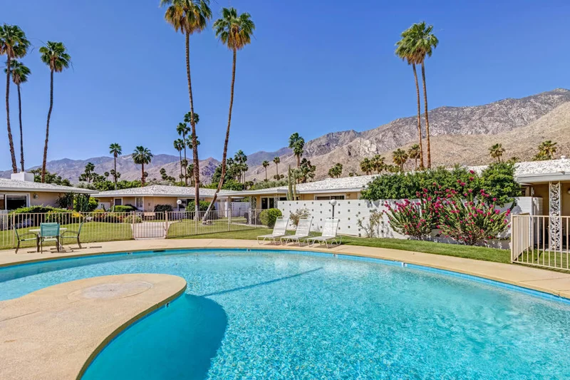 2250 Calle Palo Fierro #5, Palm Springs, CA 92264