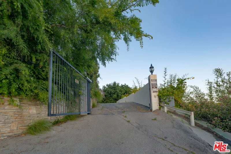 1898 N Stanley Avenue, Los Angeles, CA 90046