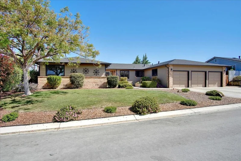 885 Lanini, Hollister, CA 95023