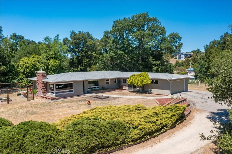 9094 Santa Lucia Road, Atascadero, CA 93422