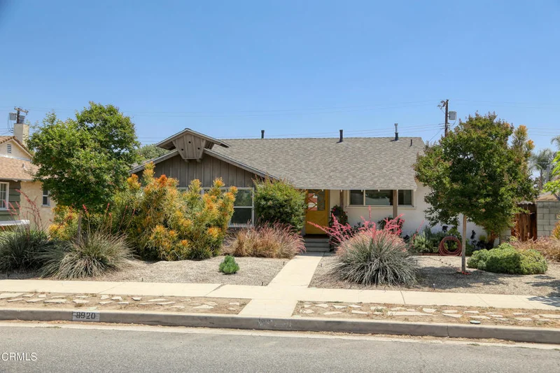 8920 Hayvenhurst, North Hills, CA 91343