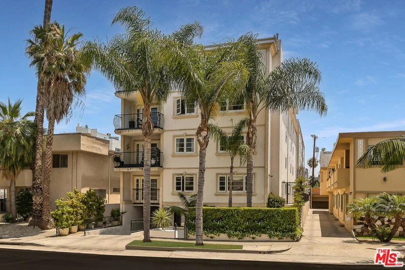 11842 Darlington #401, Los Angeles, CA 90049