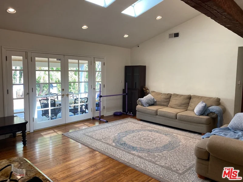 22814 Dolorosa Street, Woodland Hills, CA 91367