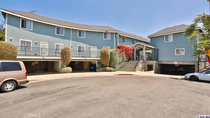 11725 Lemay #11, North Hollywood, CA 91606
