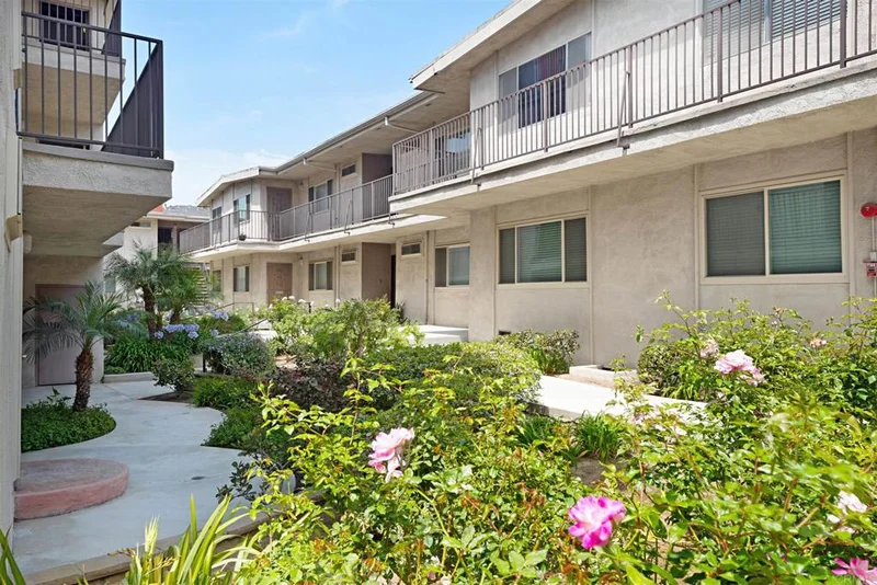 8650 Belford #221 A, Westchester, CA 90045