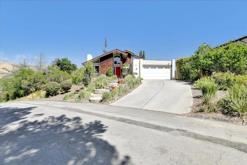 1241 Renraw, San Jose, CA 95127
