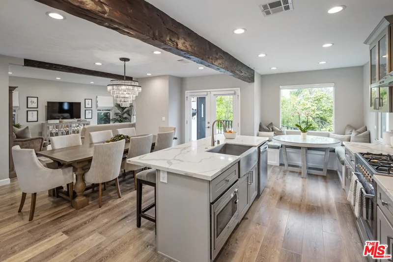 1029 Keniston, Los Angeles, CA 90019