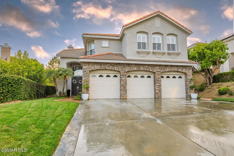 879 Ellesmere, Oak Park, CA 91377