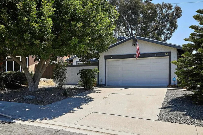 2296 Amber Lane, Escondido, CA 92026
