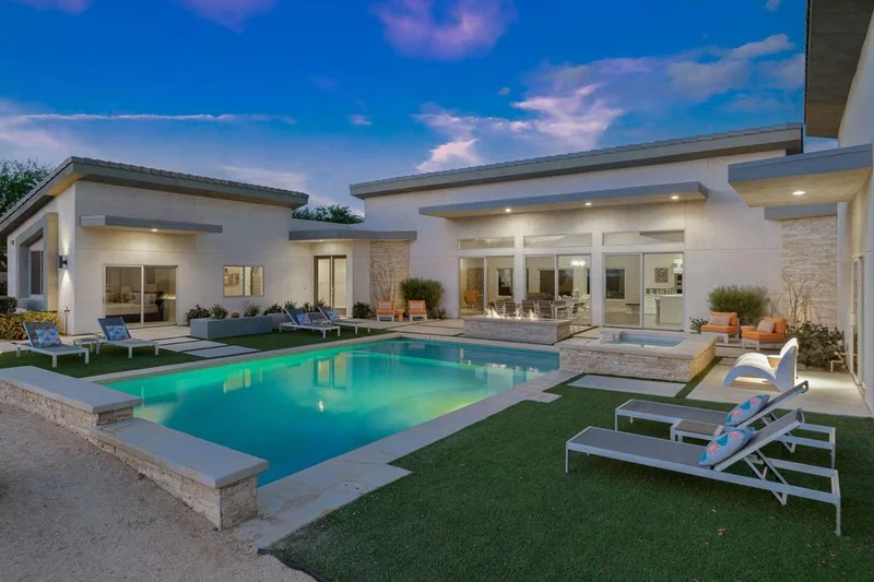 2700 Sunrise, Palm Springs, CA 92262