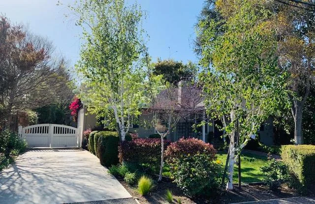 1032 Mercedes, Los Altos, CA 94022