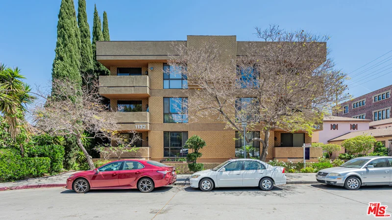 1132 Doheny #101, Los Angeles, CA 90035