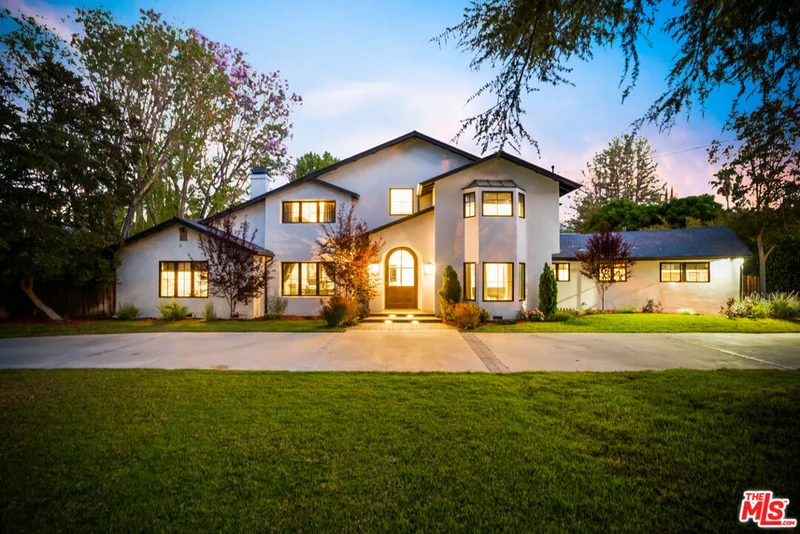 23100 Erwin, Woodland Hills, CA 91367