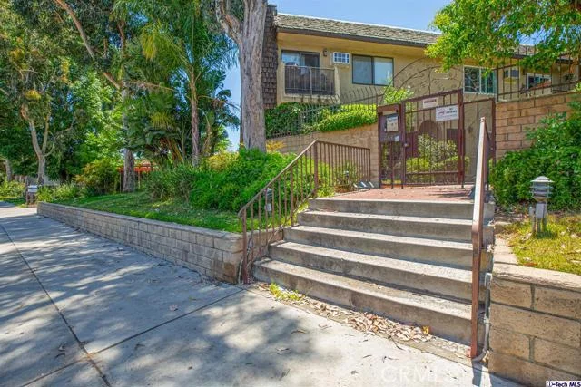8641 Glenoaks #229, Sun Valley, CA 91352