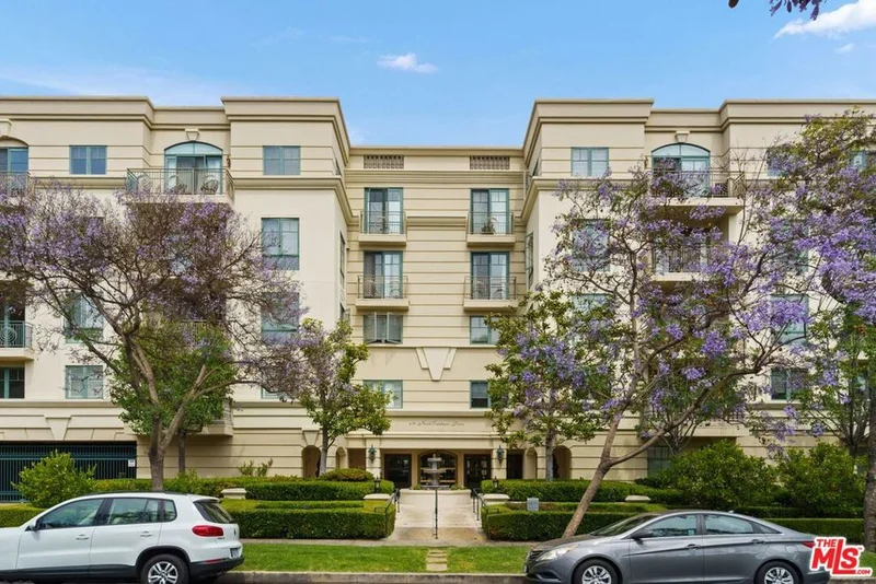 430 Oakhurst #204, Beverly Hills, CA 90210