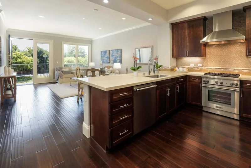 100 1st #307, Los Altos, CA 94022