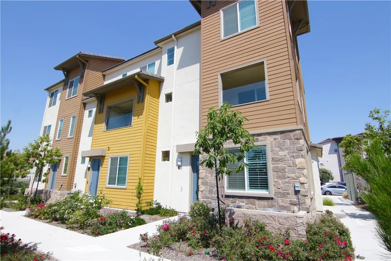1038 Savi #101, Corona, CA 92878