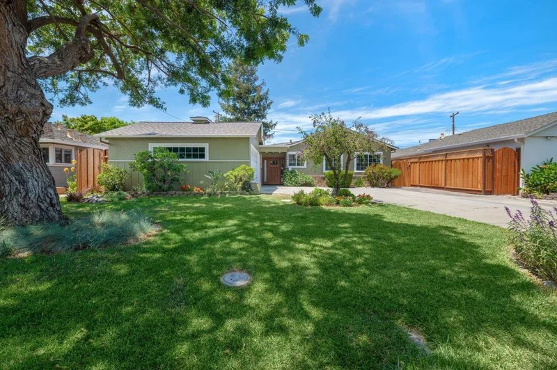 417 April, Campbell, CA 95008